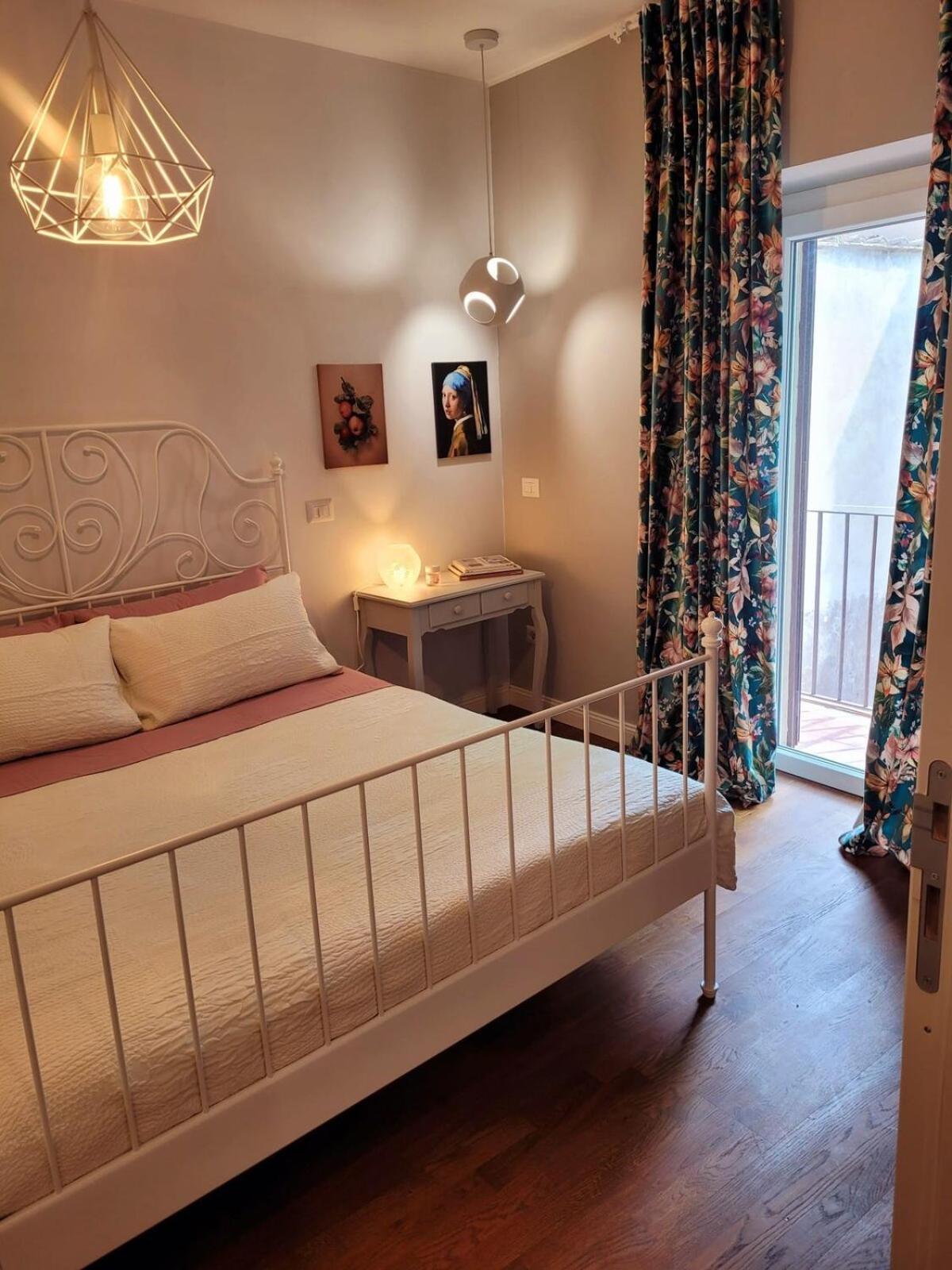 Benedict Pantheon Apartment